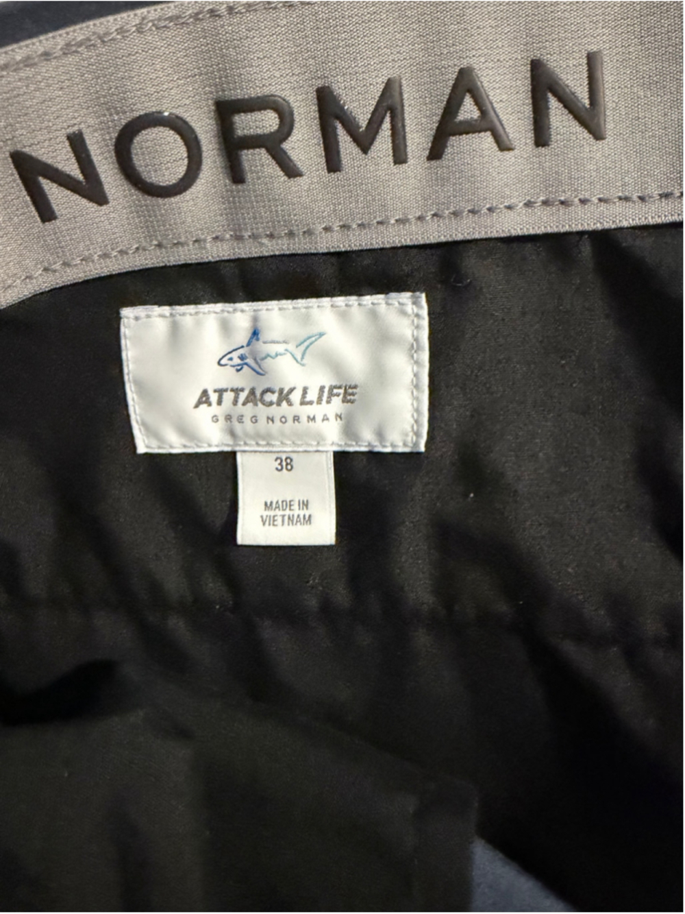 Men's Greg Norman Flat Front Shorts Waist 38 Navy
273 - Picture 7 of 8